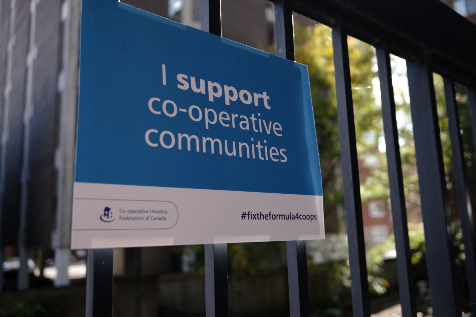 Journée de l’habitation coopérative à Queen’s Park — Plus de 100 coopératives adoptent la résolution « Corriger la formule » 